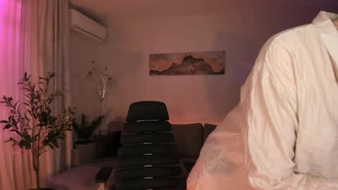 Snapshot of vikibellson chatting on May 3, 2026, 7:09 pm Viki Bellson online show from May 3, 2026, 7:09 pm