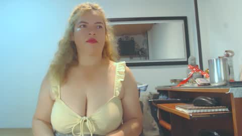 Snapshot of vikktoriaaa chatting on February 1, 2025, 5:18 am VIKKKTORIAAA online show from February 1, 2025, 5:18 am