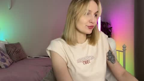 Snapshot of vikky_moon chatting on May 12, 2026, 1:03 am Vikky online show from May 12, 2026, 1:03 am