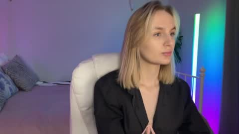 Snapshot of vikky_moon chatting on May 13, 2026, 12:41 am Vikky online show from May 13, 2026, 12:41 am