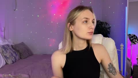 Snapshot of vikky_moon chatting on June 1, 2026, 12:34 am Vikky online show from June 1, 2026, 12:34 am