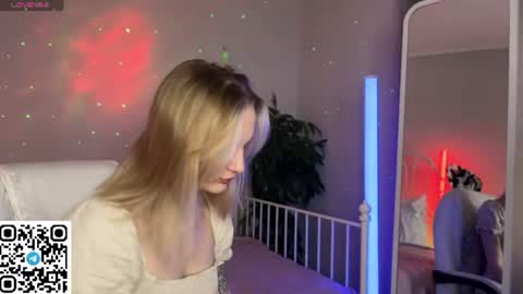 Snapshot of vikky_moon chatting on June 11, 2026, 12:43 am Vikky online show from June 11, 2026, 12:43 am