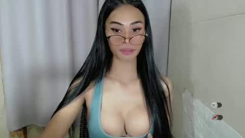 vikkylustfull online show from February 27, 2025, 4:43 pm