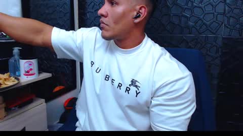 Viktor Herrera online show from December 4, 2024, 1:58 am