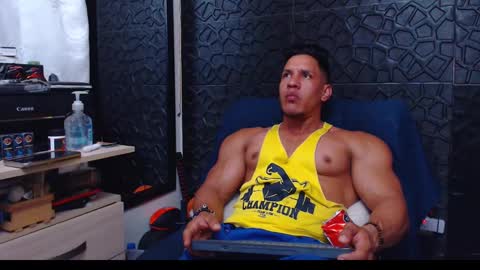 Viktor Herrera online show from December 15, 2024, 9:31 pm
