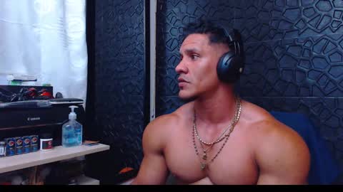 Viktor Herrera online show from December 18, 2024, 8:25 pm