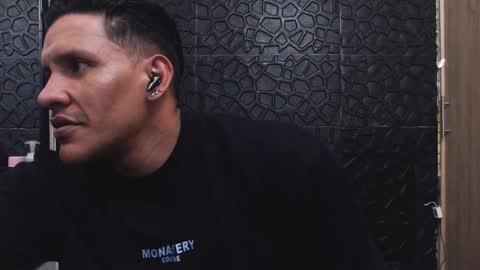 Viktor Herrera online show from October 13, 2025, 5:57 pm