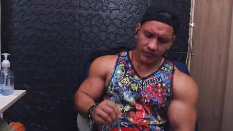 Snapshot of viktorherrera chatting on November 9, 2025, 6:06 pm Viktor Herrera online show from November 9, 2025, 6:06 pm