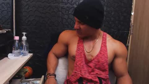 Snapshot of viktorherrera chatting on November 10, 2025, 12:15 pm Viktor Herrera online show from November 10, 2025, 12:15 pm