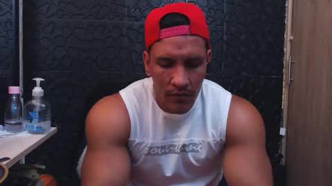 Snapshot of viktorherrera chatting on November 11, 2025, 7:58 pm Viktor Herrera online show from November 11, 2025, 7:58 pm