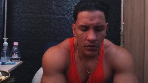 Snapshot of viktorherrera chatting on November 16, 2025, 2:33 pm Viktor Herrera online show from November 16, 2025, 2:33 pm