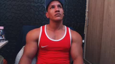 Snapshot of viktorherrera chatting on November 18, 2025, 4:55 pm Viktor Herrera online show from November 18, 2025, 4:55 pm