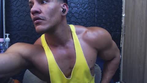 Snapshot of viktorherrera chatting on November 22, 2025, 5:12 pm Viktor Herrera online show from November 22, 2025, 5:12 pm