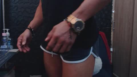 Snapshot of viktorherrera chatting on December 5, 2025, 7:10 pm Viktor Herrera online show from December 5, 2025, 7:10 pm