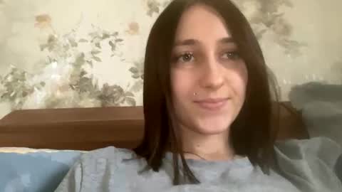 Snapshot of viktoria9898 chatting on October 28, 2025, 8:18 am Sweett online show from October 28, 2025, 8:18 am