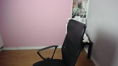 Snapshot of viktoria_lovely chatting on December 14, 2024, 12:33 pm viktoria_lovely online show from December 14, 2024, 12:33 pm