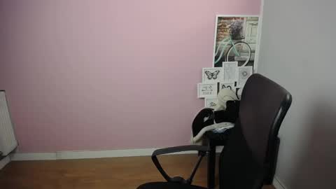 Snapshot of viktoria_lovely chatting on January 17, 2025, 9:39 am viktoria_lovely online show from January 17, 2025, 9:39 am