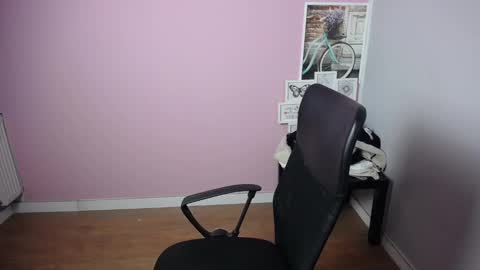 Snapshot of viktoria_lovely chatting on February 13, 2025, 6:20 am viktoria_lovely online show from February 13, 2025, 6:20 am