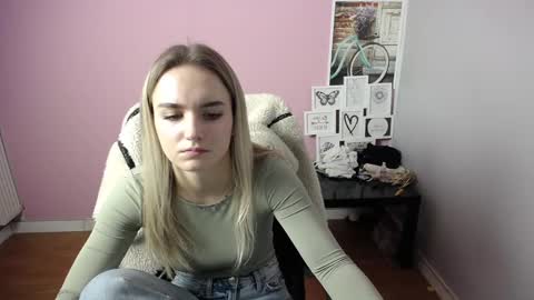 Snapshot of viktoria_lovely chatting on February 26, 2025, 11:20 am viktoria_lovely online show from February 26, 2025, 11:20 am