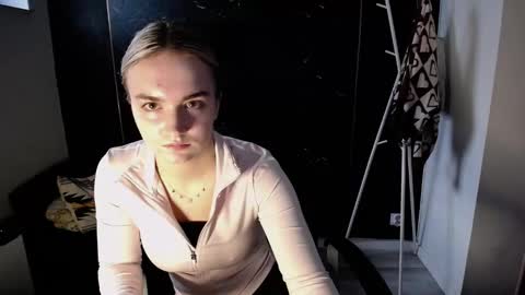 viktoria_lovely online show from November 9, 2025, 12:36 pm
