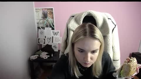 viktoria_lovely online show from January 7, 2026, 9:23 am