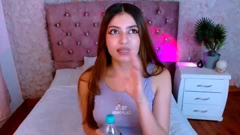Snapshot of viky_evanss chatting on February 16, 2026, 7:32 pm viky_evanss online show from February 16, 2026, 7:32 pm