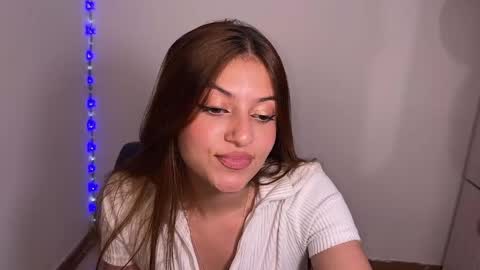 Snapshot of viky_evanss chatting on May 21, 2026, 5:53 pm viky_evanss online show from May 21, 2026, 5:53 pm