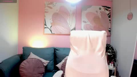 Victoria online show from November 13, 2025, 5:45 pm