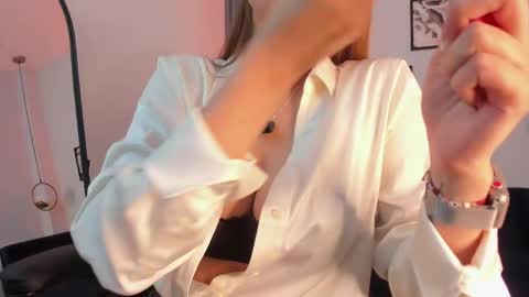 Victoria online show from April 30, 2026, 10:25 pm