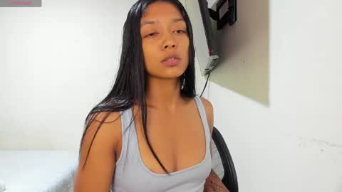 Snapshot of vinaly_y chatting on April 29, 2026, 8:15 pm Vinaly online show from April 29, 2026, 8:15 pm
