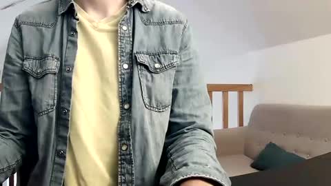 Snapshot of vince_du_80 chatting on December 17, 2024, 9:17 am Vince online show from December 17, 2024, 9:17 am