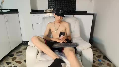 Snapshot of vincenthunter chatting on March 4, 2025, 10:05 pm Vincent online show from March 4, 2025, 10:05 pm