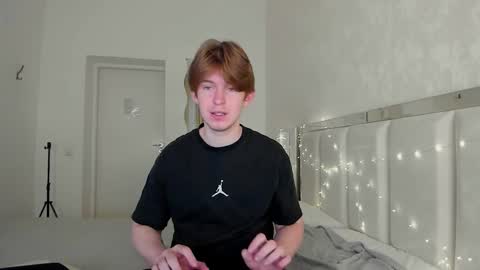 Snapshot of vincentpotts chatting on October 8, 2025, 5:38 am Vincent online show from October 8, 2025, 5:38 am