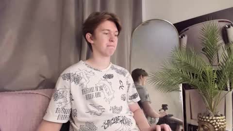 Snapshot of vincentpotts chatting on October 14, 2025, 5:41 am Vincent online show from October 14, 2025, 5:41 am