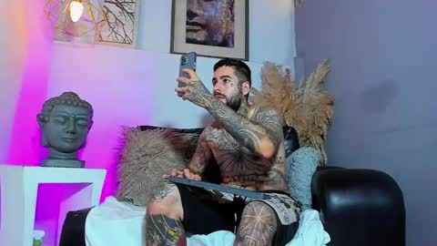 Snapshot of vincentsartori chatting on April 5, 2026, 8:06 pm Vincent Sartori online show from April 5, 2026, 8:06 pm