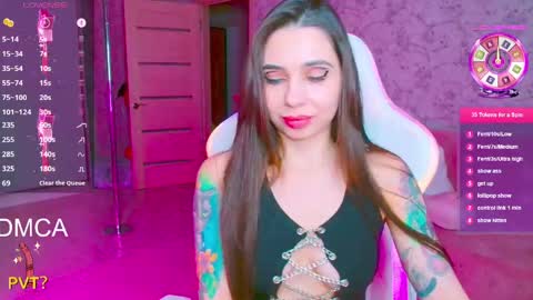 Vinkiepinkie online show from May 5, 2026, 5:32 pm