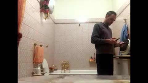 Snapshot of vinmin90 chatting on November 10, 2025, 11:59 pm Zenith online show from November 10, 2025, 11:59 pm