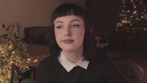 Snapshot of vinylstore chatting on December 18, 2024, 5:00 pm Diva Silvia online show from December 18, 2024, 5:00 pm