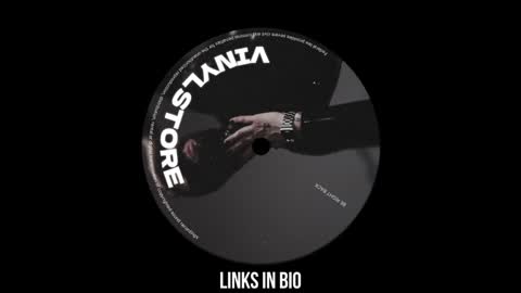 Snapshot of vinylstore chatting on January 7, 2025, 9:57 pm Diva Silvia online show from January 7, 2025, 9:57 pm