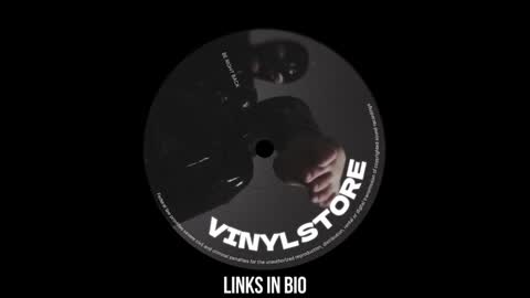 Snapshot of vinylstore chatting on January 8, 2025, 12:05 pm Diva Silvia online show from January 8, 2025, 12:05 pm