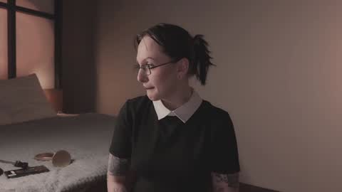 Snapshot of vinylstore chatting on January 19, 2025, 7:15 pm Diva Silvia online show from January 19, 2025, 7:15 pm