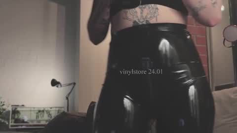 Snapshot of vinylstore chatting on January 24, 2025, 8:00 pm Diva Silvia online show from January 24, 2025, 8:00 pm