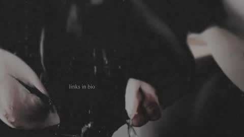 Snapshot of vinylstore chatting on February 5, 2025, 11:02 am Diva Silvia online show from February 5, 2025, 11:02 am