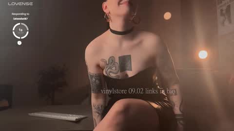 Snapshot of vinylstore chatting on February 9, 2025, 7:38 am Diva Silvia online show from February 9, 2025, 7:38 am