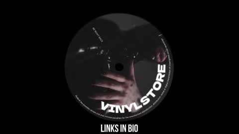 Snapshot of vinylstore chatting on February 17, 2025, 11:13 am Diva Silvia online show from February 17, 2025, 11:13 am