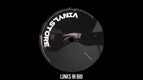 Snapshot of vinylstore chatting on March 1, 2025, 11:17 am Diva Silvia online show from March 1, 2025, 11:17 am