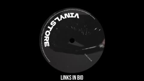 Snapshot of vinylstore chatting on March 2, 2025, 11:07 am Diva Silvia online show from March 2, 2025, 11:07 am