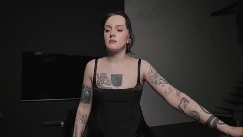 Snapshot of vinylstore chatting on March 2, 2025, 2:10 pm Diva Silvia online show from March 2, 2025, 2:10 pm