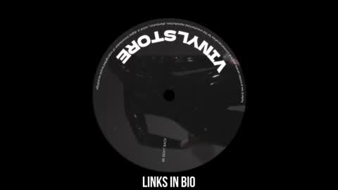 Snapshot of vinylstore chatting on March 3, 2025, 10:06 am Diva Silvia online show from March 3, 2025, 10:06 am