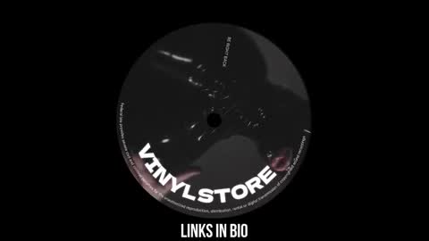 Snapshot of vinylstore chatting on March 5, 2025, 10:33 am Diva Silvia online show from March 5, 2025, 10:33 am